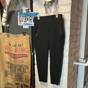 LOFT Dressy, Fitted, Black Pants/Leggings in Women’s Size Small Petite